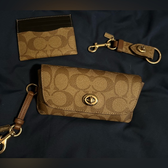 Coach Pace Backpack w/free accessories 🎉 - Picture 2 of 8